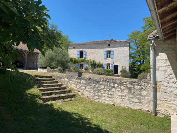 Montaigu-de-Quercy (82150) TARN ET GARONNE MONTAIGU DE QUERCY. ensemble en pierre avec piscine, 13 hectares, jolie vues