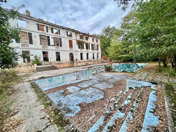 Abbaye du 14e et château du 19e en ruine sur 17ha