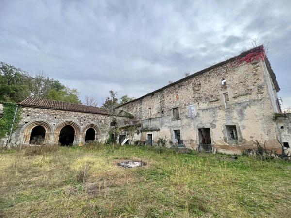 Abbaye du 14e et château du 19e en ruine sur 17ha