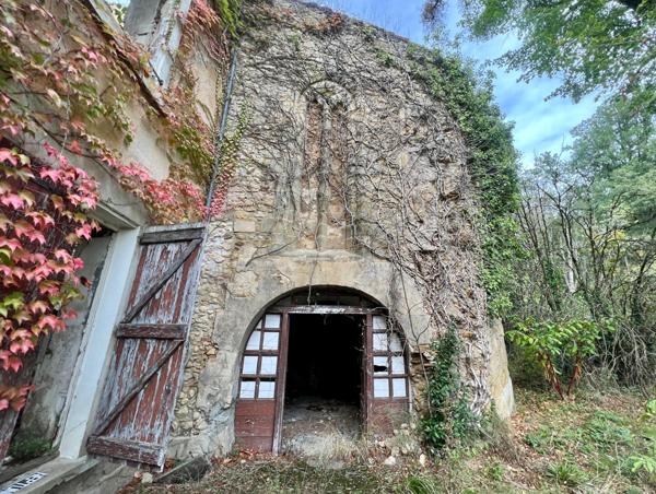 Abbaye du 14e et château du 19e en ruine sur 17ha