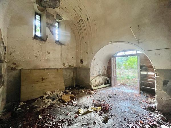 Abbaye du 14e et château du 19e en ruine sur 17ha