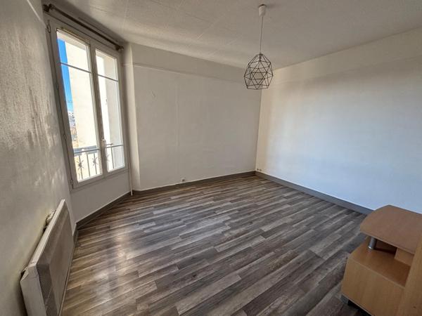 Bondy (93140) Grand F2 avec bureau proche gare