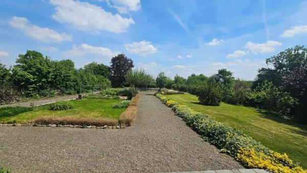 Magnifique Maison 3 ch, garage, jardin, étang, cave
