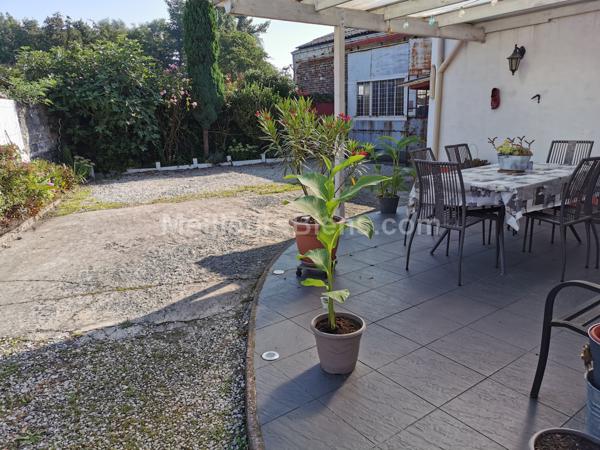 MAISON DE VILLE SEMI-INDIVIDUELLE 3 CHAMBRES JARDIN HANGAR