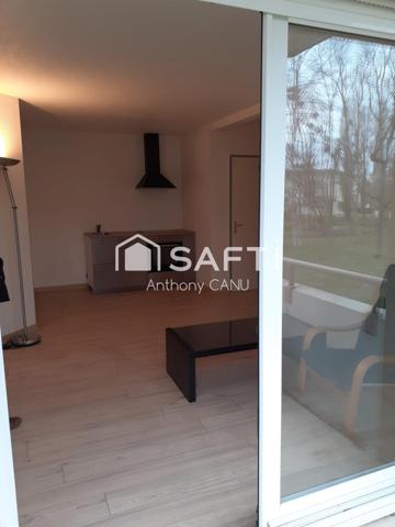 À deux pas du centre-ville, au calme côté jardin, découvrez ce T3 lumineux avec balcon, piscine et parking !