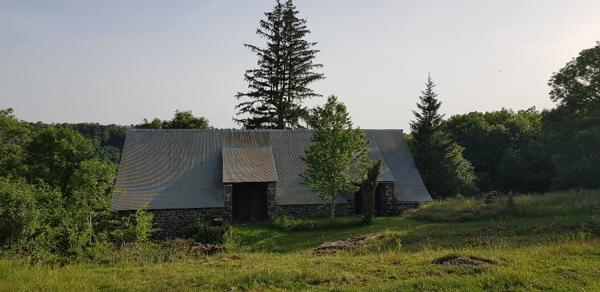 Belle grange en pierres Trizac (15400)