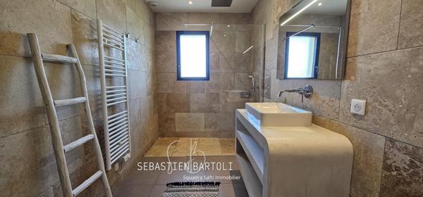 Villa moderne T4 avec piscine et T3+T2 indépendants