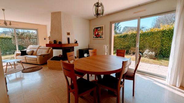 Maison baignée de lumière et au calme