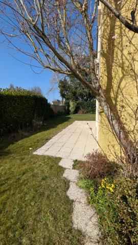 Maison baignée de lumière et au calme