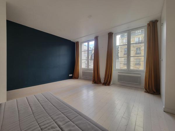 Magnifique studio ensoleillé situé au 4ème étage avec ascenseur