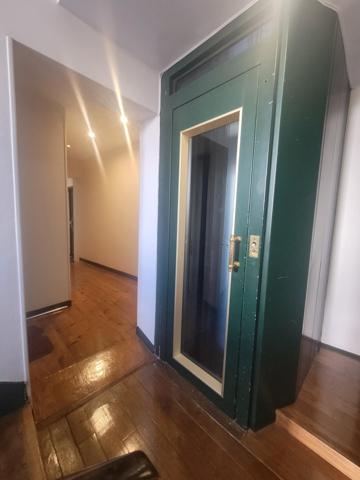 Magnifique studio ensoleillé situé au 4ème étage avec ascenseur