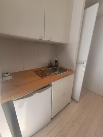 Magnifique studio ensoleillé situé au 4ème étage avec ascenseur