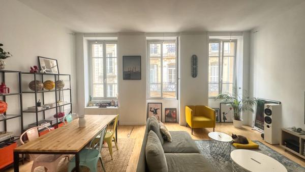 Appartement 2 pièces - 54.97 m2 - PLACE DU PALAIS , Bordeaux