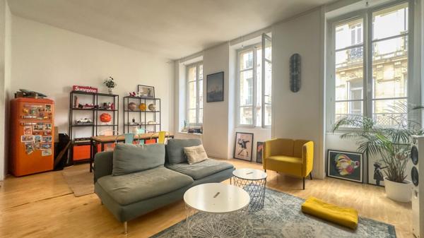 Appartement 2 pièces - 54.97 m2 - PLACE DU PALAIS , Bordeaux