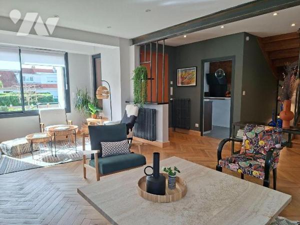  Maison familiale de 148m² à Troyes à proximité immédiate de l'hôpital entièrement restaurée,
...