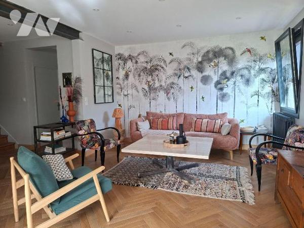  Maison familiale de 148m² à Troyes à proximité immédiate de l'hôpital entièrement restaurée,
...