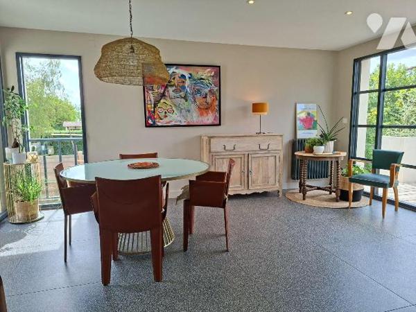  Maison familiale de 148m² à Troyes à proximité immédiate de l'hôpital entièrement restaurée,
...