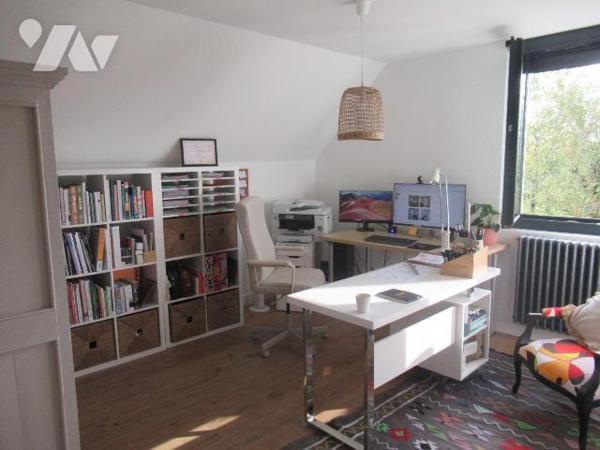  Maison familiale de 148m² à Troyes à proximité immédiate de l'hôpital entièrement restaurée,
...