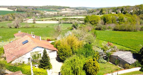 Maison Montmoreau Saint Cybard 7 pièce(s) 186 m2 Montmoreau saint cybard