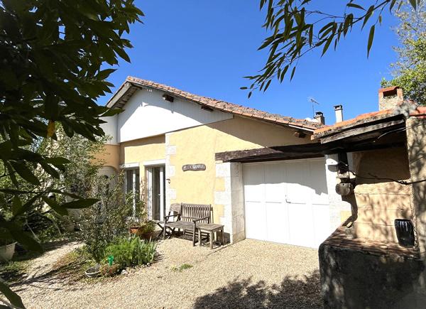 Maison Montmoreau Saint Cybard 7 pièce(s) 186 m2 Montmoreau saint cybard