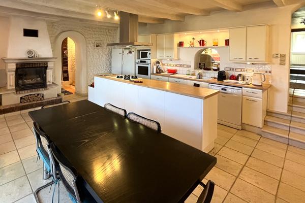 Maison Montmoreau Saint Cybard 7 pièce(s) 186 m2 Montmoreau saint cybard