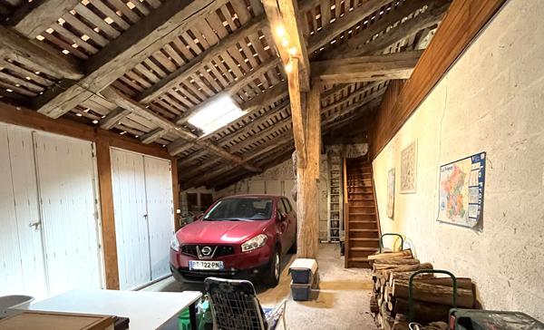 Maison Montmoreau Saint Cybard 7 pièce(s) 186 m2 Montmoreau saint cybard