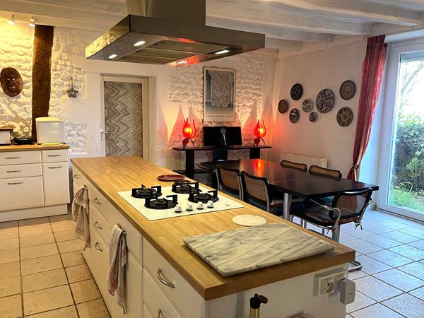 Maison Montmoreau Saint Cybard 7 pièce(s) 186 m2 Montmoreau saint cybard