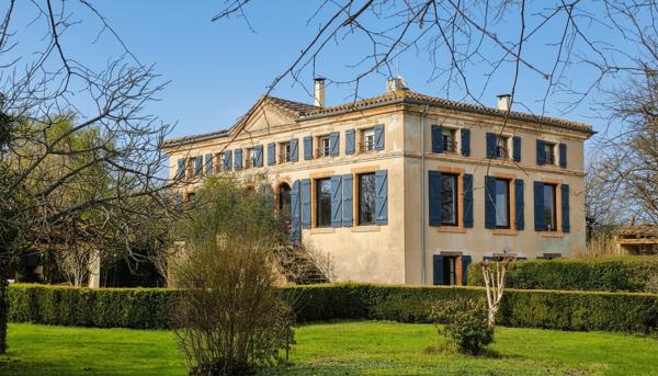 MAISON DE MAÎTRE AVEC PISCINE ET MAISON ANNEXE Montauban