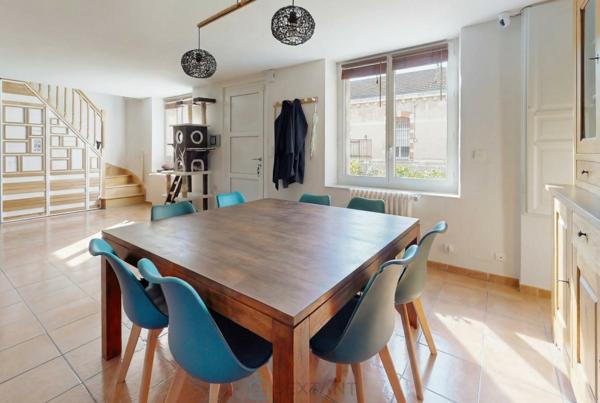 GRANS (13)  –  Maison de village rénovée – 3 chambres – 110 m²