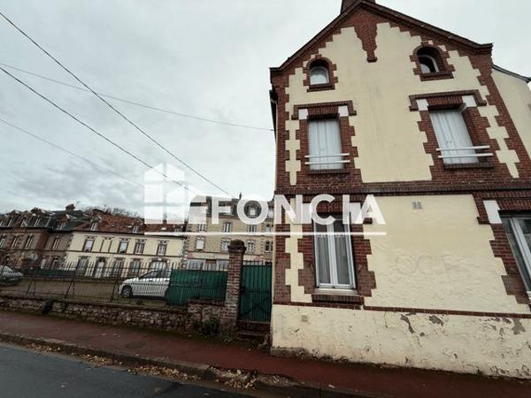 Location Studio 22 m² - 3 PLACE DU MARCHE AUX CHEVAUX Dives Sur Mer 14160