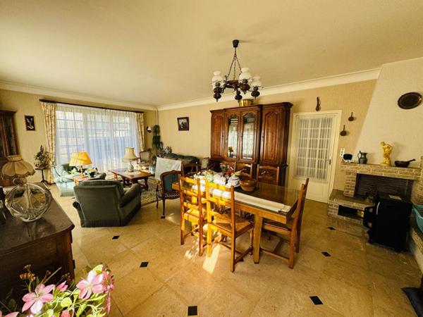 Grande maison de famille dans le centre de Saint Saulge