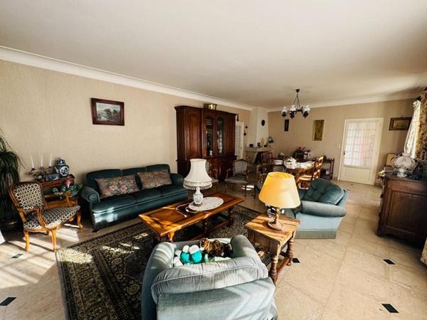 Grande maison de famille dans le centre de Saint Saulge