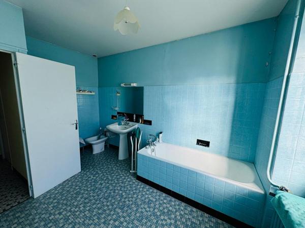 Grande maison de famille dans le centre de Saint Saulge