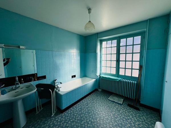 Grande maison de famille dans le centre de Saint Saulge