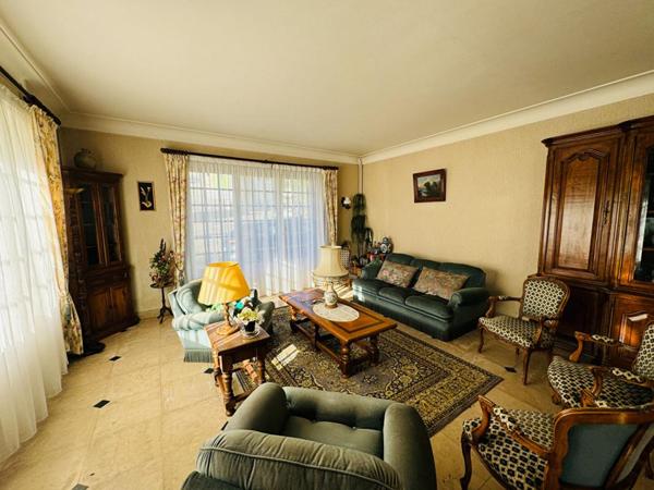 Grande maison de famille dans le centre de Saint Saulge