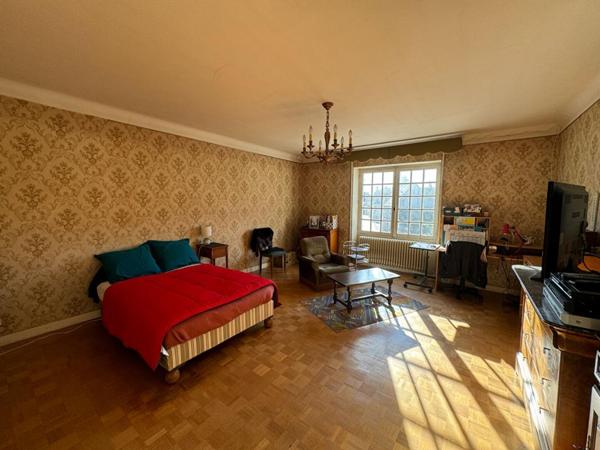 Grande maison de famille dans le centre de Saint Saulge