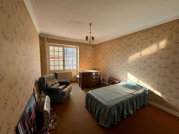 Grande maison de famille dans le centre de Saint Saulge