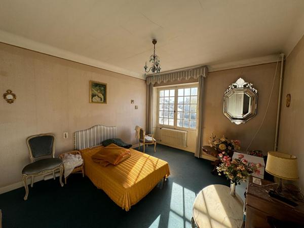 Grande maison de famille dans le centre de Saint Saulge