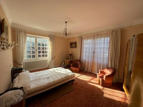 Grande maison de famille dans le centre de Saint Saulge