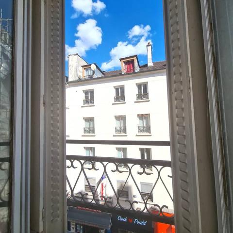 Studio place Voltaire à refaire entièrement