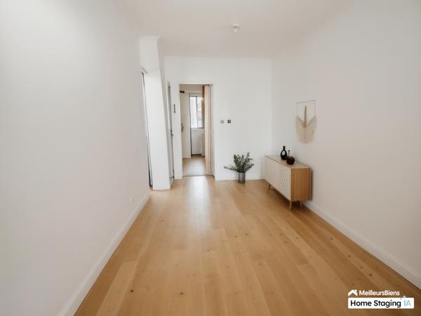 Studio place Voltaire à refaire entièrement