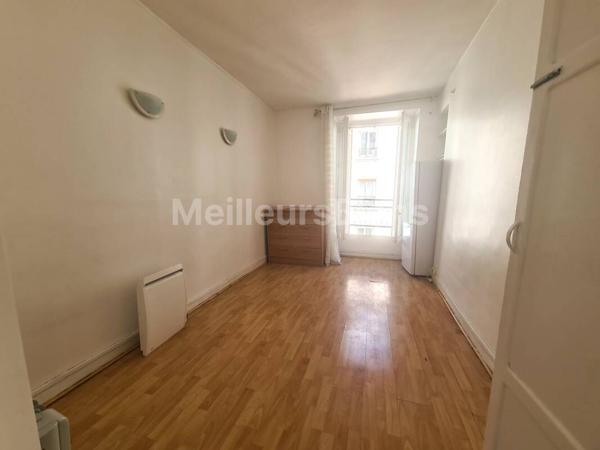 Studio place Voltaire à refaire entièrement