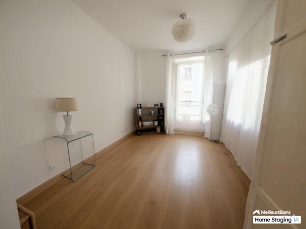 Studio place Voltaire à refaire entièrement