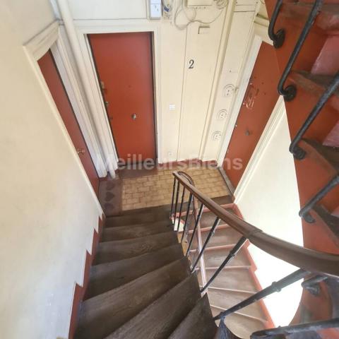 Studio place Voltaire à refaire entièrement