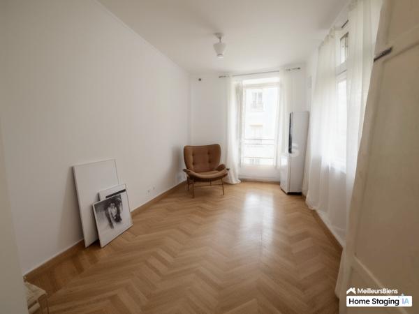 Studio place Voltaire à refaire entièrement