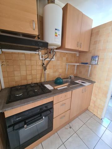 Studio place Voltaire à refaire entièrement