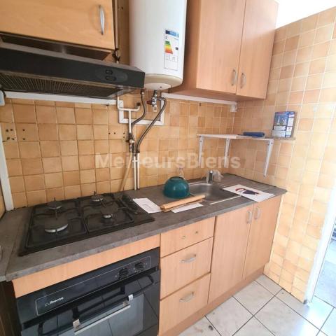 Studio place Voltaire à refaire entièrement