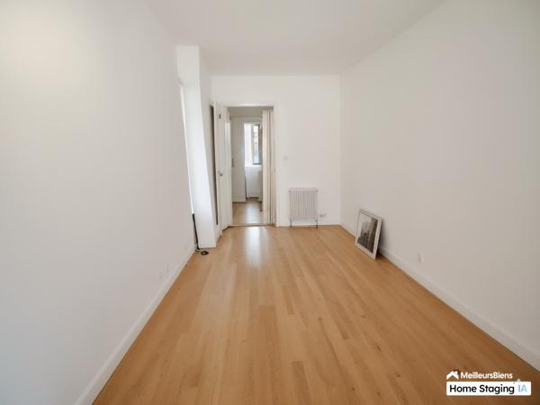 Studio place Voltaire à refaire entièrement