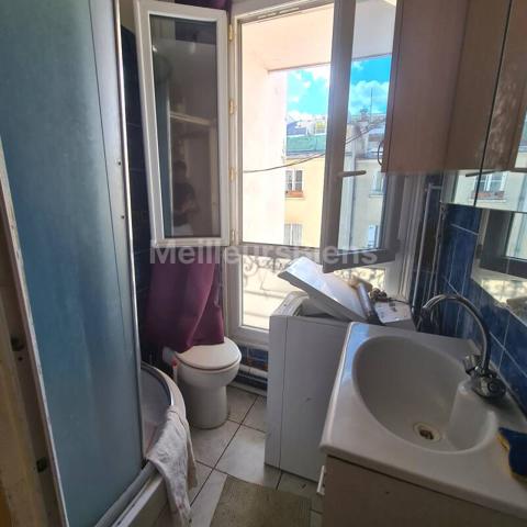 Studio place Voltaire à refaire entièrement