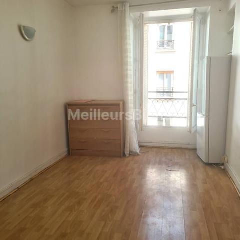 Studio place Voltaire à refaire entièrement